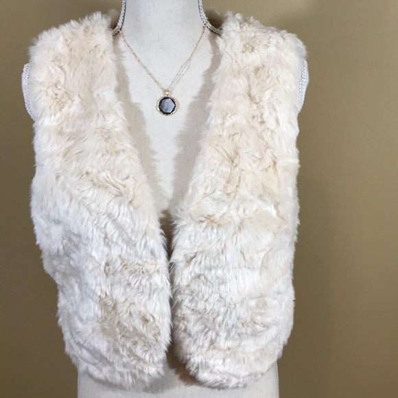 Forever 21 Jackets & Blazers - Faux Fur Cream Vest